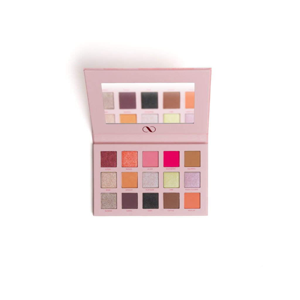 15 Metal HD and Ultra Matte Eyeshadows Blossom palette