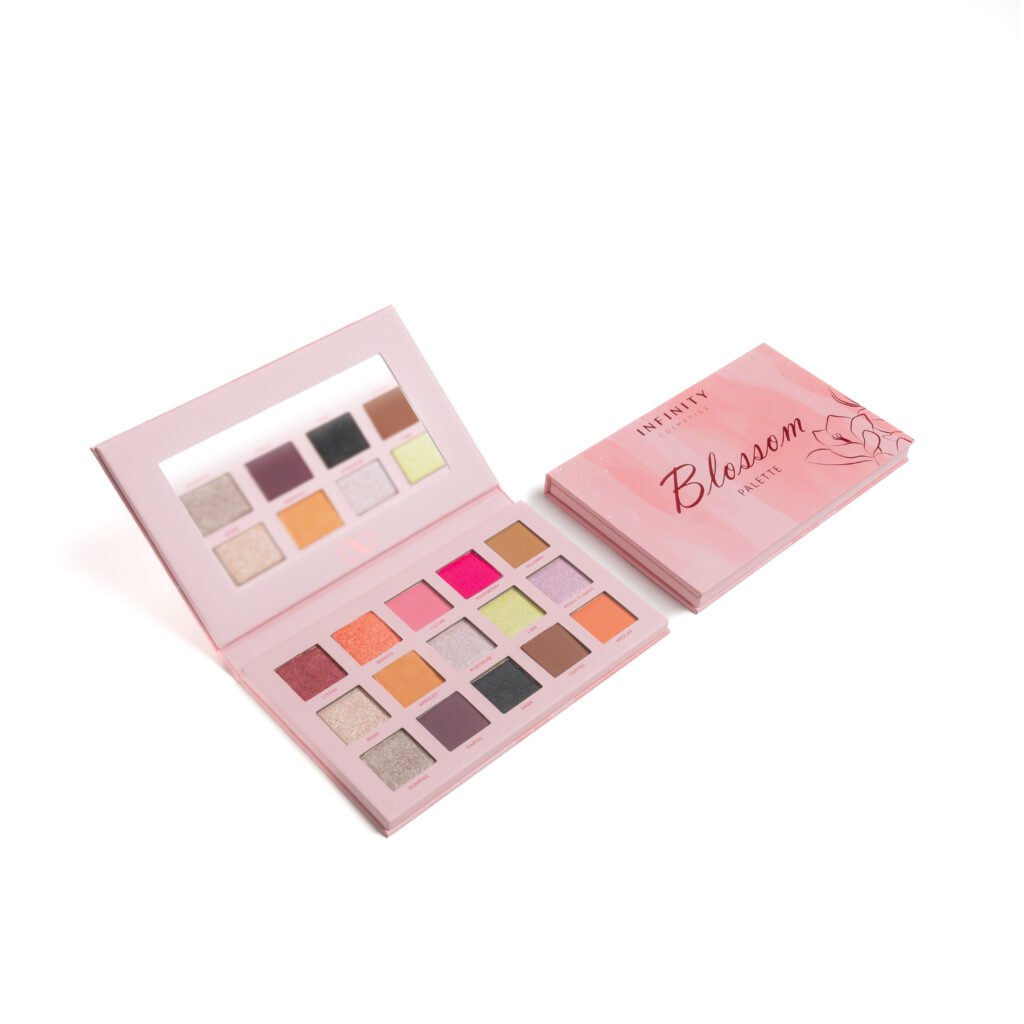 15 Metal HD and Ultra Matte Eyeshadows Blossom palette