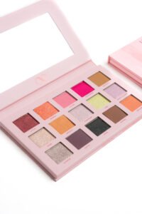 15 Metal HD and Ultra Matte Eyeshadows Blossom palette